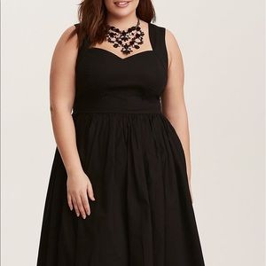 Perfect black poplin sweetheart dress